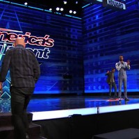 AGT-jurylid wordt gehypnotiseerd