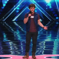 Stotterende Drew Lynch bij AGT