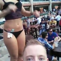 Meiden versieren op Mallorca