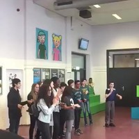 Kinders, we moeten een liedje maken