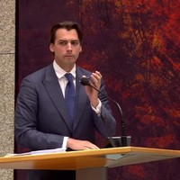 Thierry speelt verkeerde mp3 #5