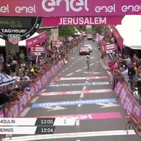 BAM! Tom Dumoulin pakt roze trui