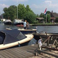 Ondertussen bij de bootverhuur