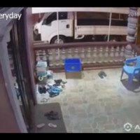Rooftuig probeert vrouw te volgen