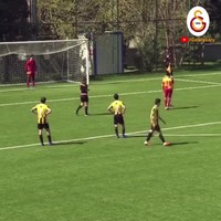 Vrouwke mag ook een keer fluiten