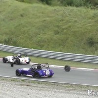 Enge crash Formula Renault op Zandvoort
