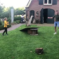Met de scootmobiel over de schans