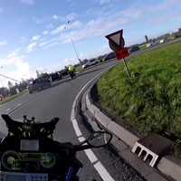 Politie laat spoedbegeleiding Ambu zien