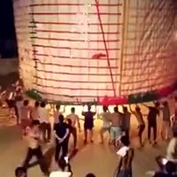 Mega lantaarn met vuurwerk