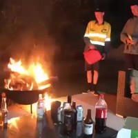Dijenkletser met jerrycan