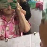 Oma heeft een nieuw kapsel