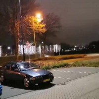 Oom agent uitdagen op de scooter