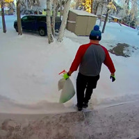Het vuilnis buitenzetten in Canada