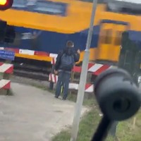 Knul is boos op trein