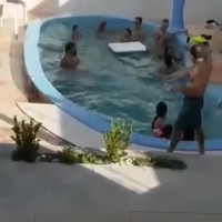 Bennie komt in bad