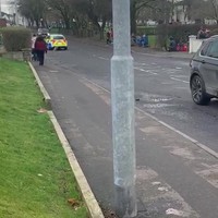Politie krijgt molotovcocktail door het raampje