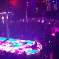 Stripper sodeflikkert uit paal