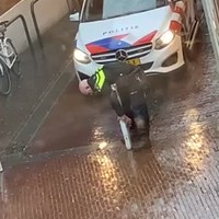 Politie krijgt paaltje niet omhoog