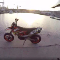 Gozer is trots op zijn nieuwe motor
