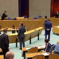 Minister Bruins valt flauw