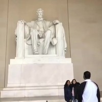 Ondertussen bij het Lincolnmonument