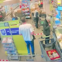 Oma deelt trap uit