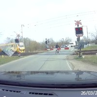 Fietser heeft schijt aan slagboom