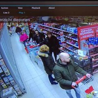 Coronaknokpartij in de supermarkt