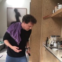 Jochem Myer doet pannenkoekflip