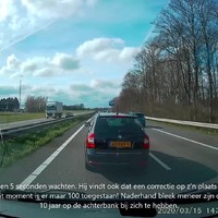 Lulletje denkt dat ie agent is