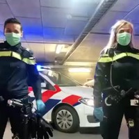 Politie doet ook nog even dansje