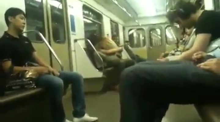 Мустанге трахнулись в тесном метро онлайн елда