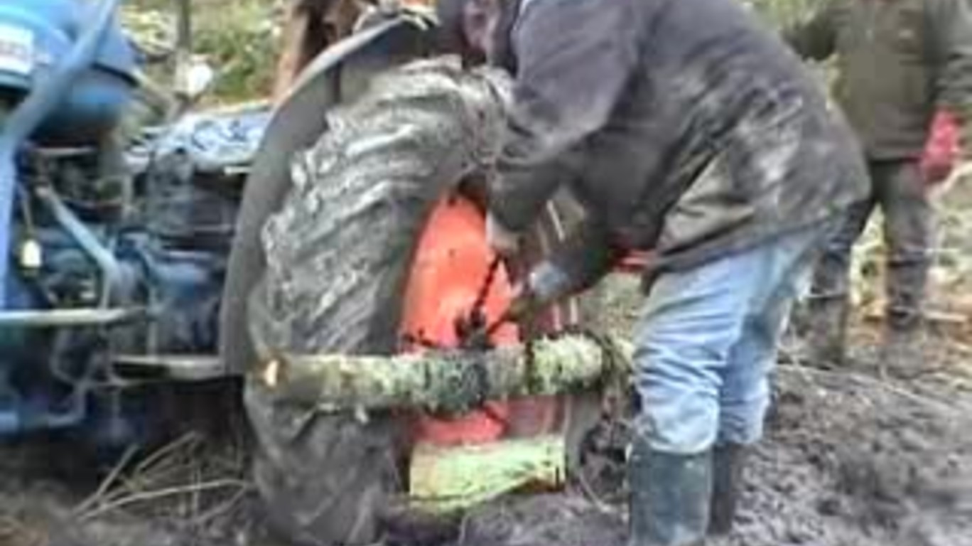 DUMPERT Tractor zit vast