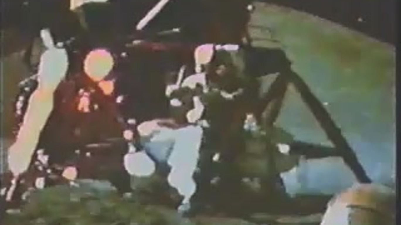 dumpert.nl Feather & Hammer Drop on Moon