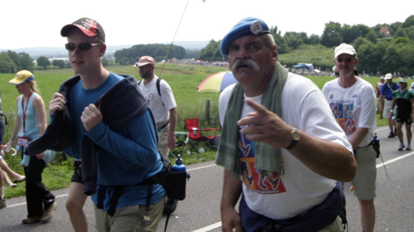 DUMPERT - oh moeder wat is het heet