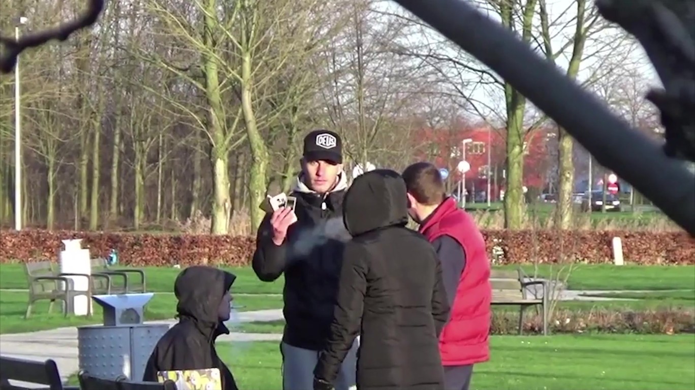 DUMPERT - Tim de neppranker blijkt infantiele zoon van Rob Geus