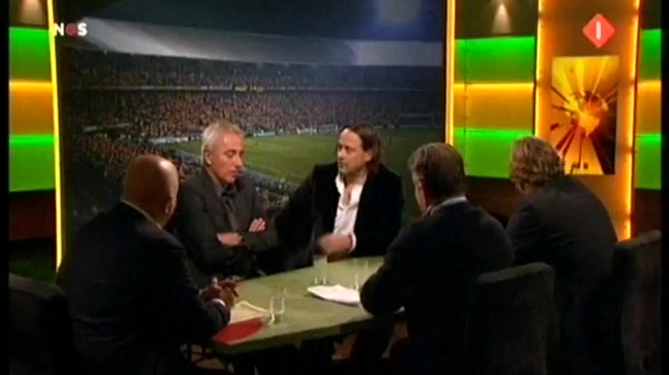 DUMPERT - Studio Voetbal: Bert van Marwijk vs. Hugo Borst
