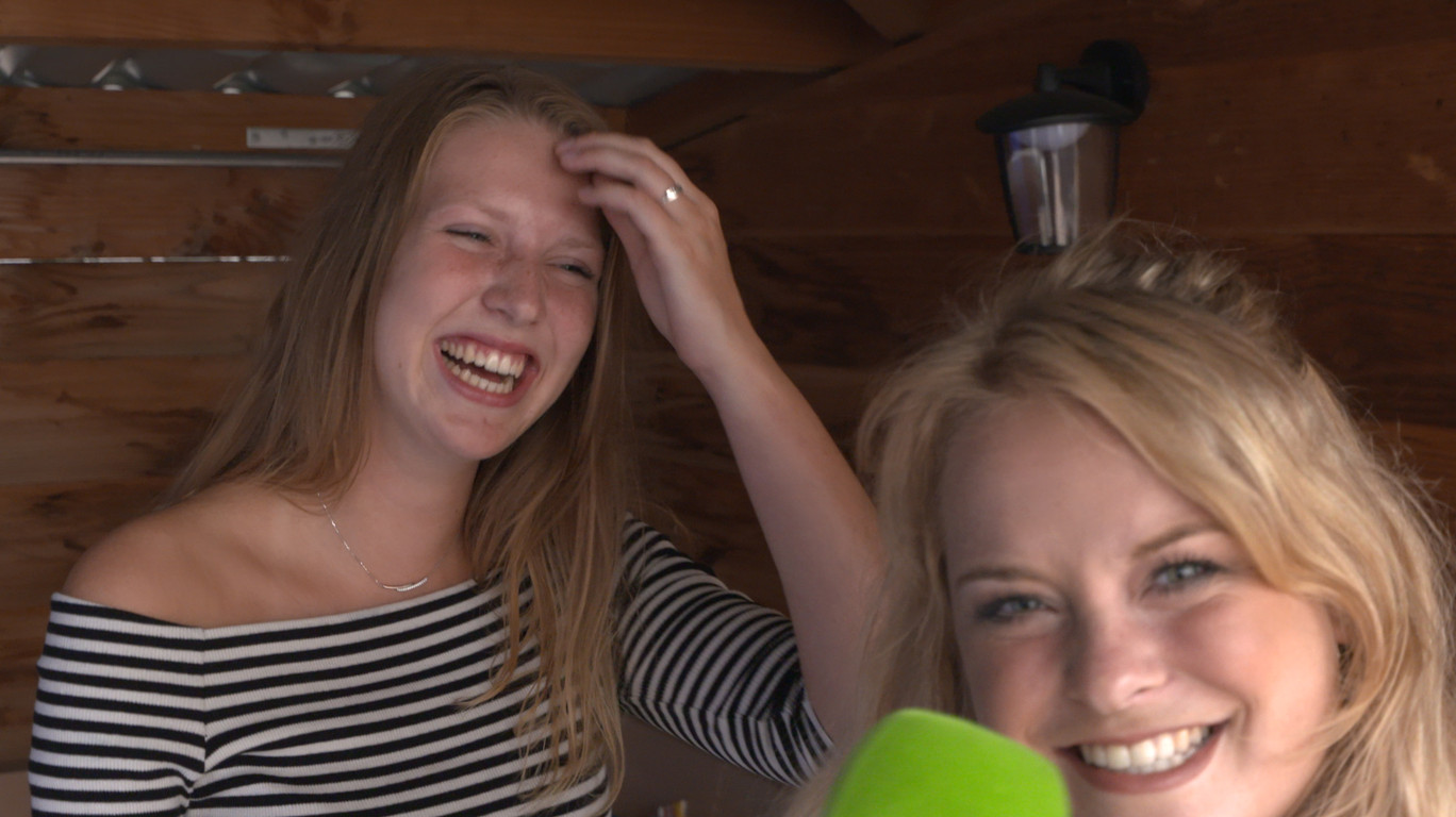 DUMPERT Sylvana langs bij meisje dat bizar trucje kan!