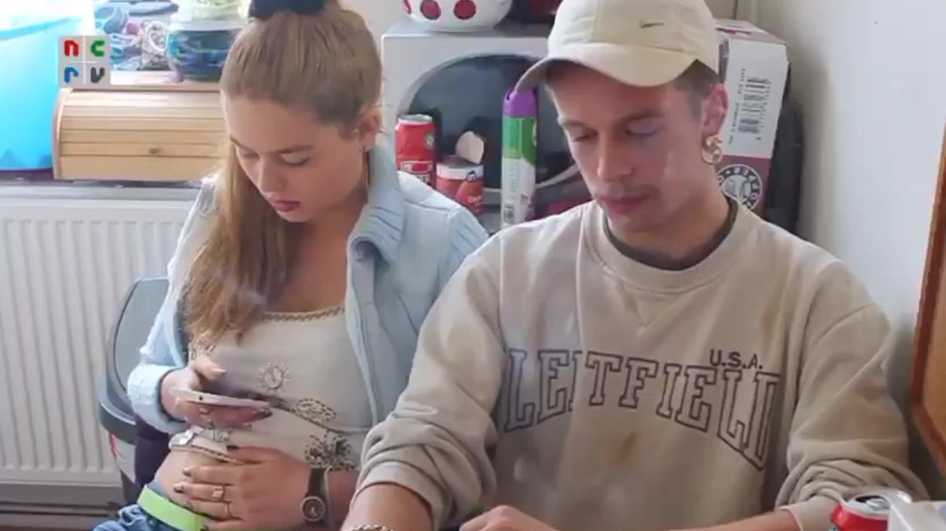 Dumpert Nl Haar Vriend Wil Wat Vertellen