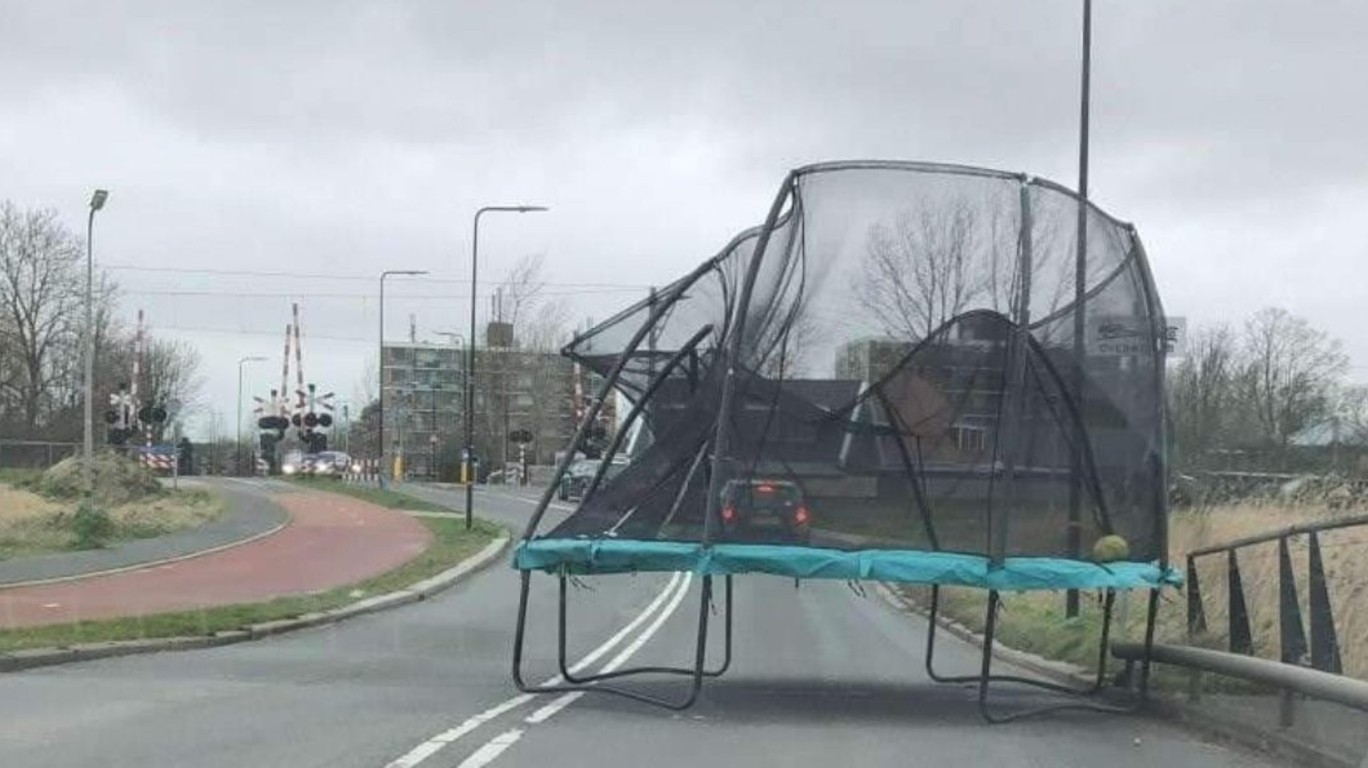 spijsvertering stoeprand Bowling dumpert.nl - Iemand z'n trampoline kwijt?