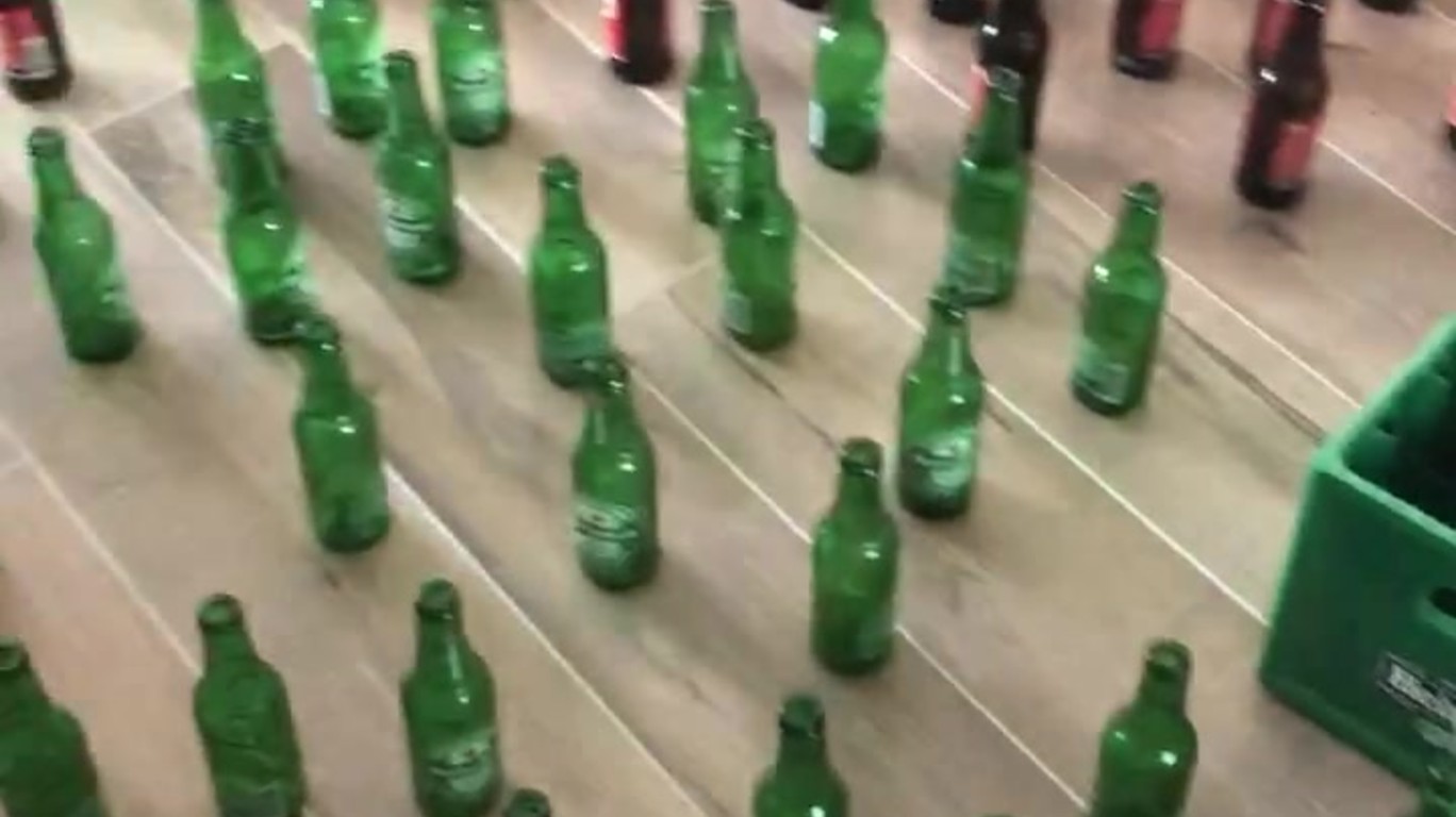 DUMPERT - Van je vrienden moet je het hebben