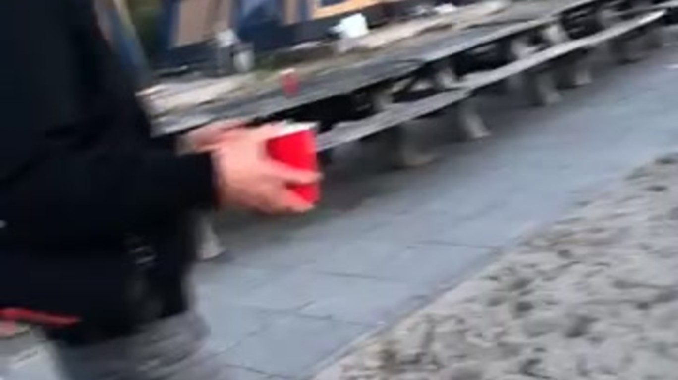 DUMPERT - "Wat hangt er aan de waslijn?"