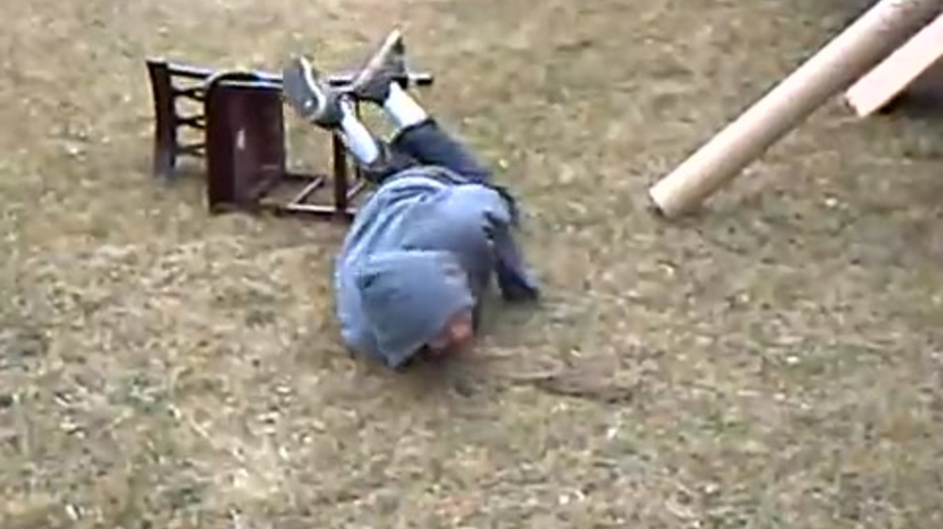 DUMPERT The Chair Jump Nut Sack