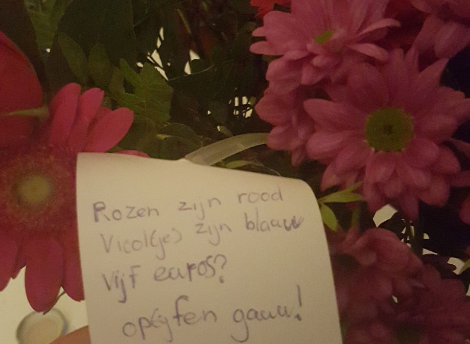 Dumpert Nl Rozen Zijn Rood Viooltjes Zijn Blauw